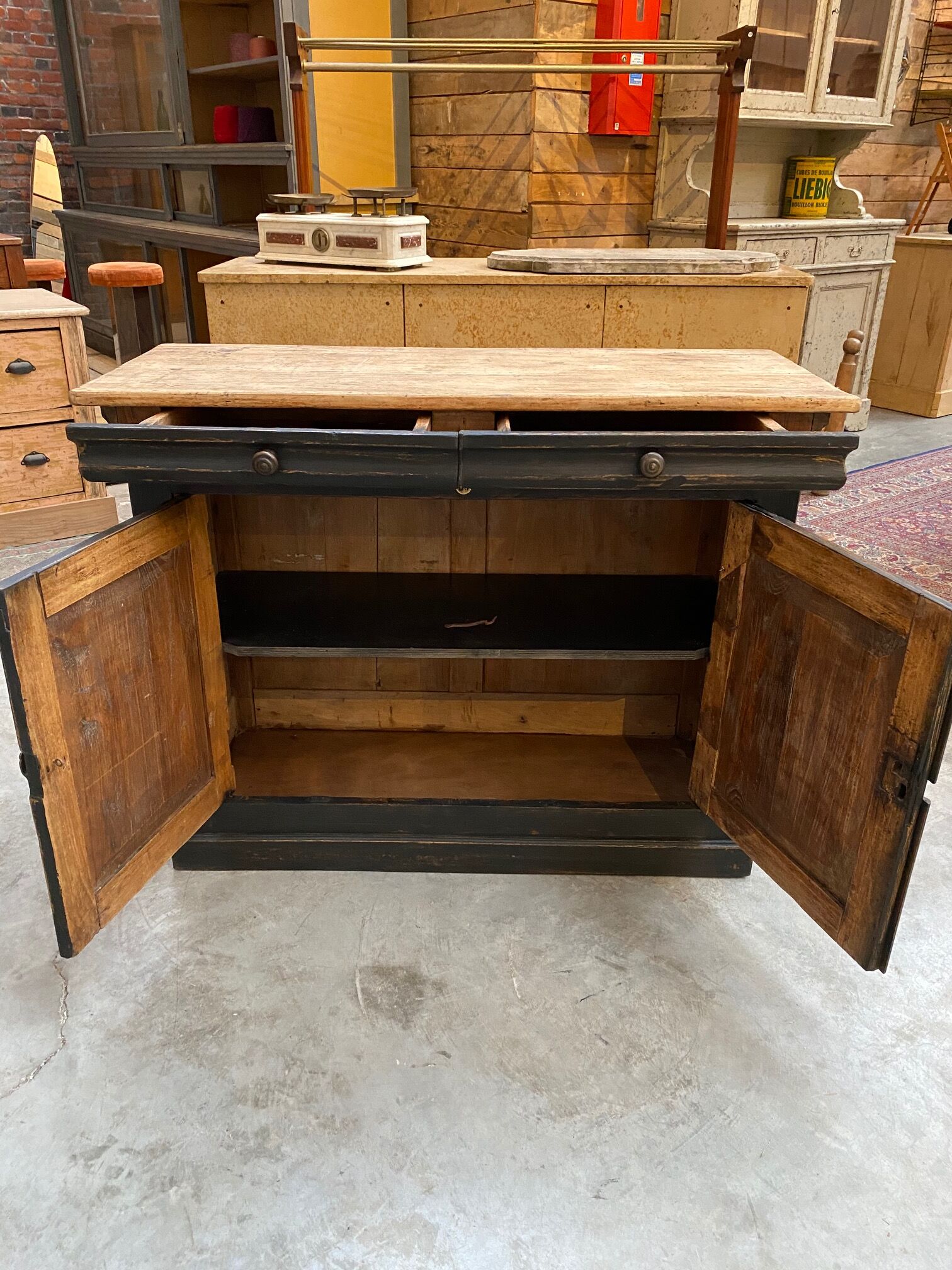 Buffet 2 doors early XXth