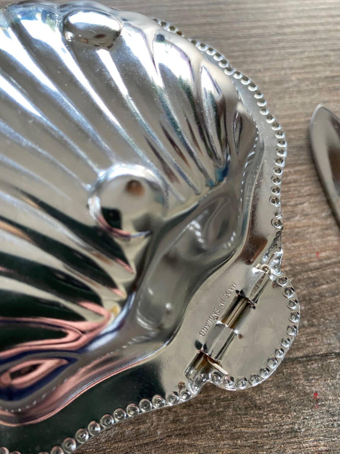 Stainless steel shell butter dish