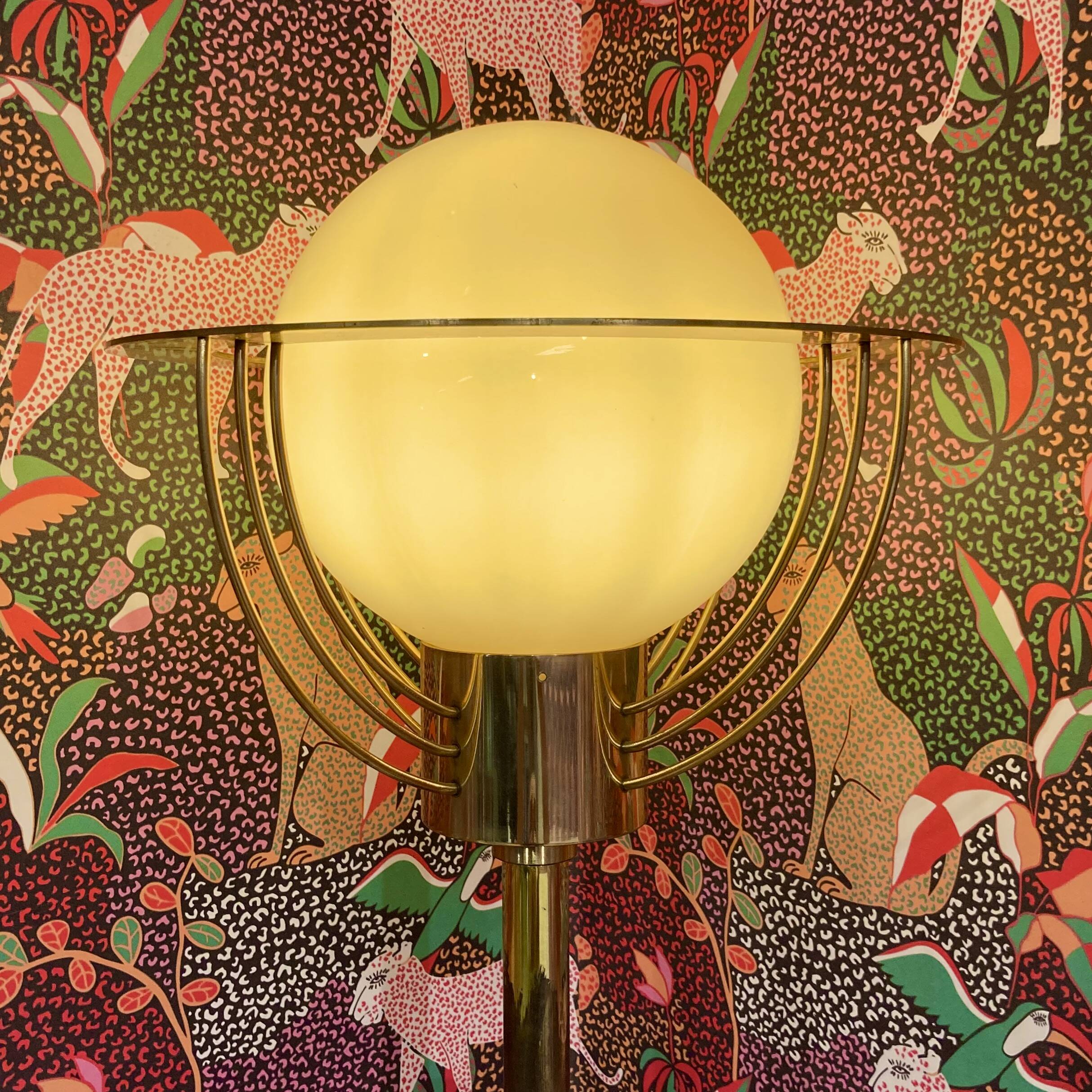 Lampadaire Américain verre et métal 200 cm design 1950.
