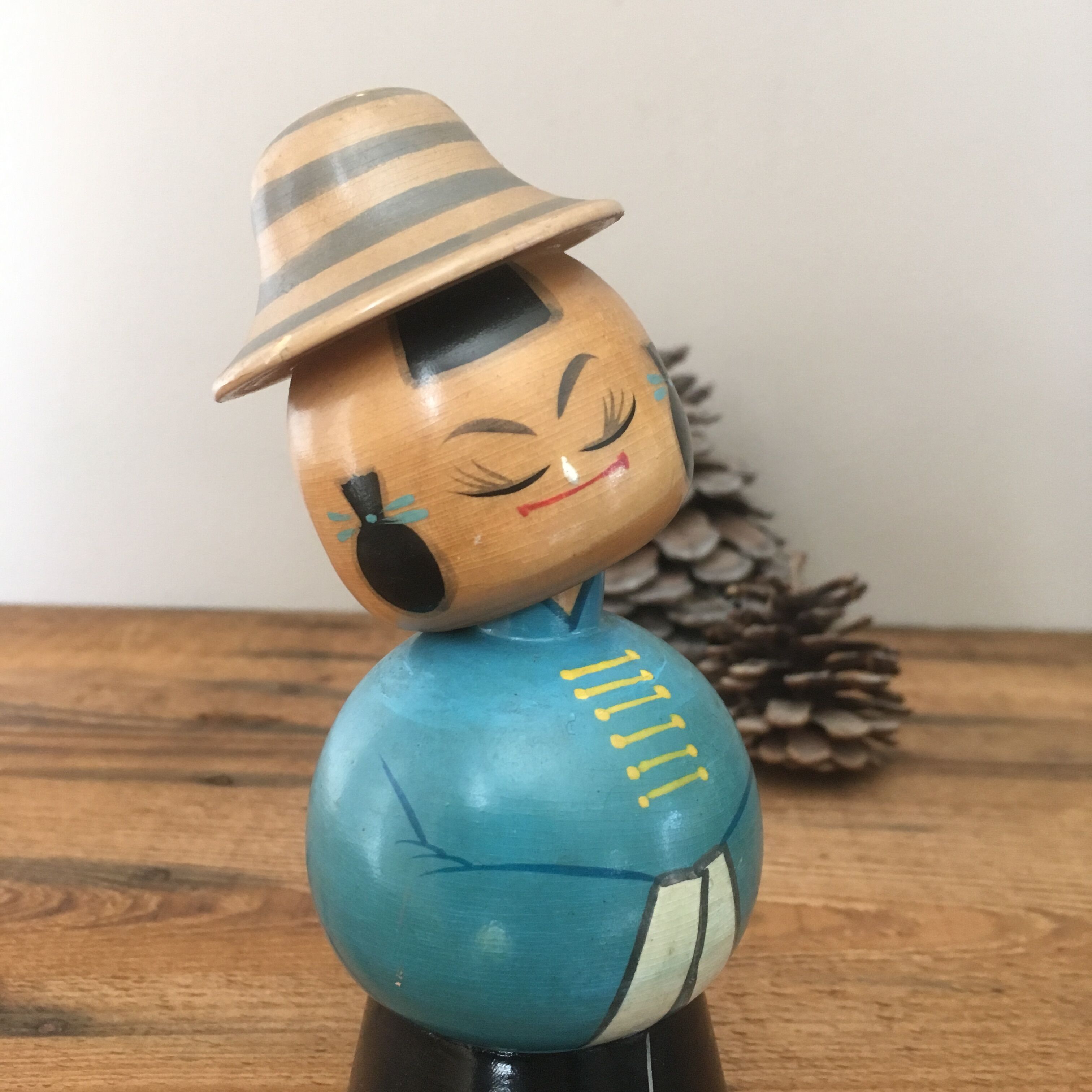 Doll kokeshi japanese wooden hand painted