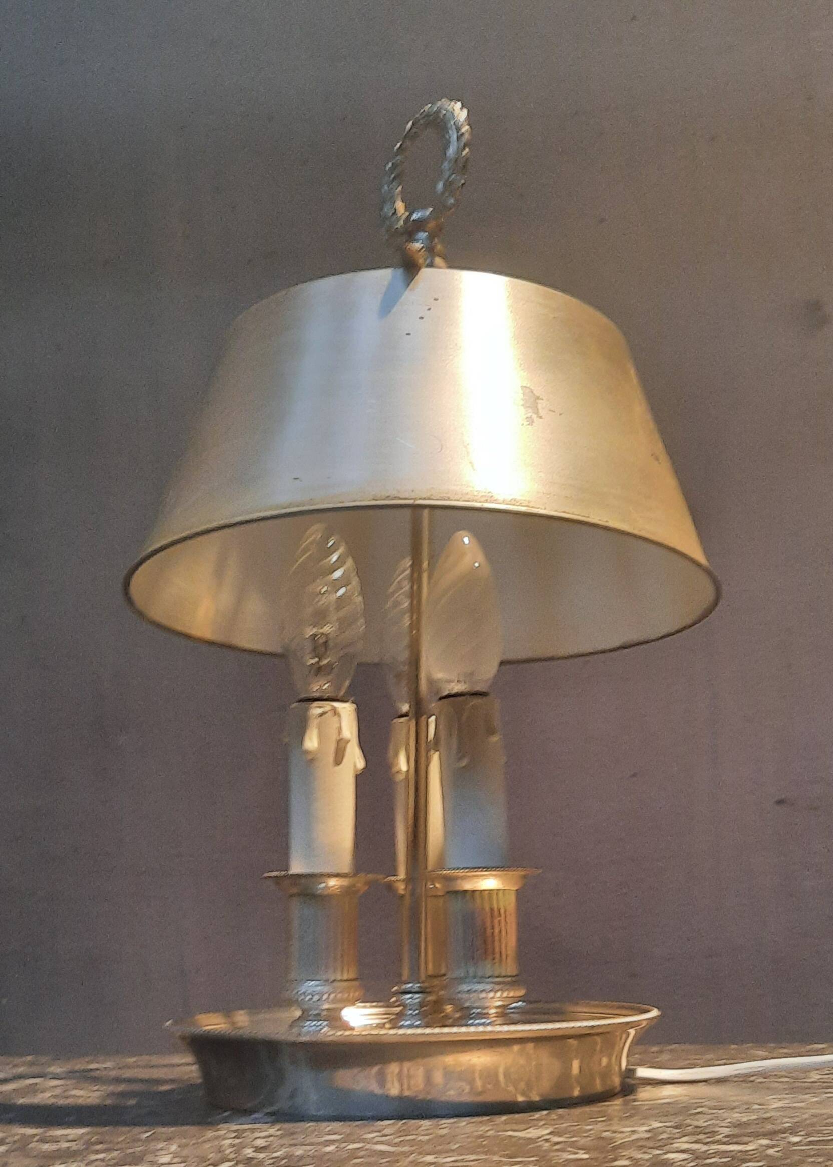 Lampe bouillotte de style  Louis XVI