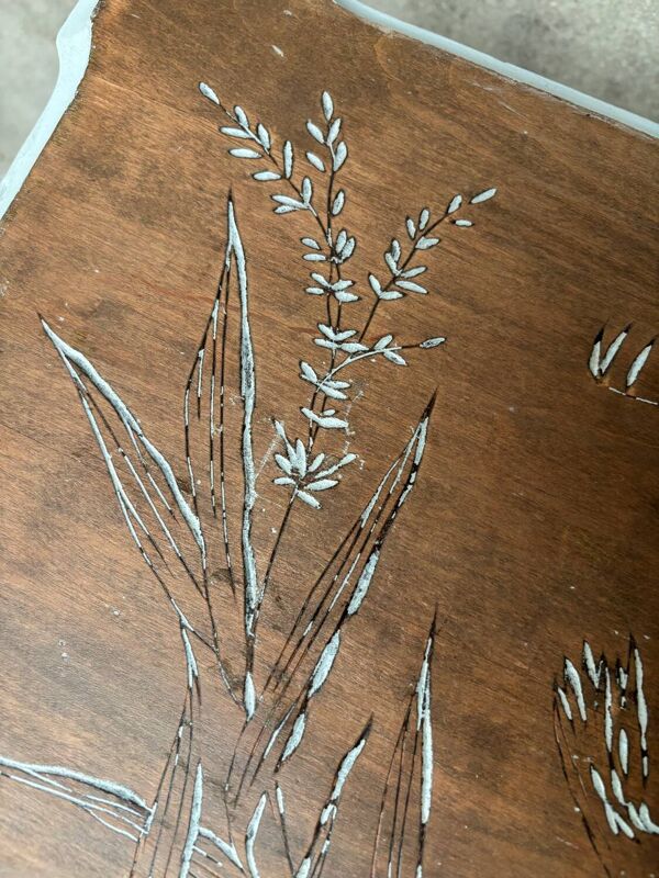 Guéridon ancien plateau bois gravé (oiseaux) et piètement bleu ciel