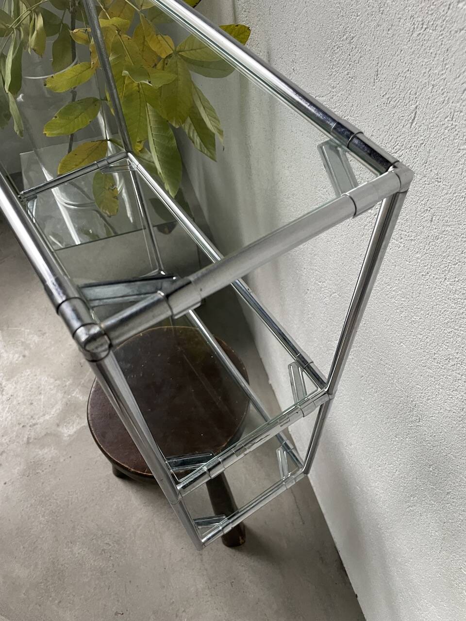 Abstracta Poul Cadovious wall shelf