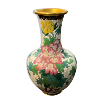 Partitioned vase