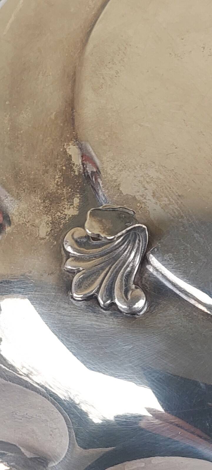 Italian Centrotavola in chiseled 800 silver hallmarked in very good condition