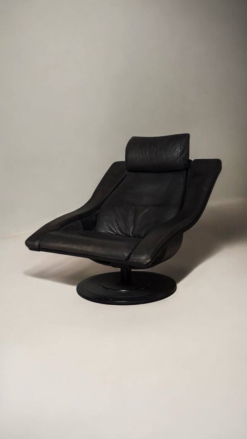 Mid-century armchair in black leather Nelo Sweden