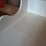 Meuble de salle de bain en bois patine blanche et marron