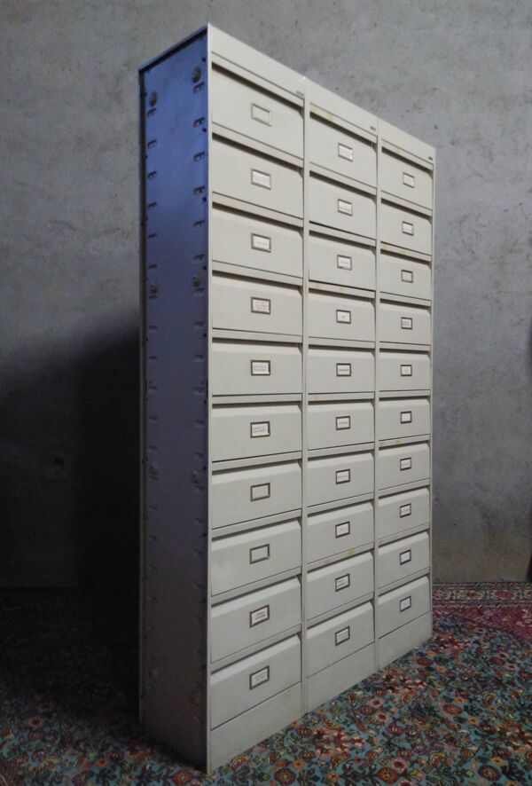 Armoire à casiers métallique industrielle Atal