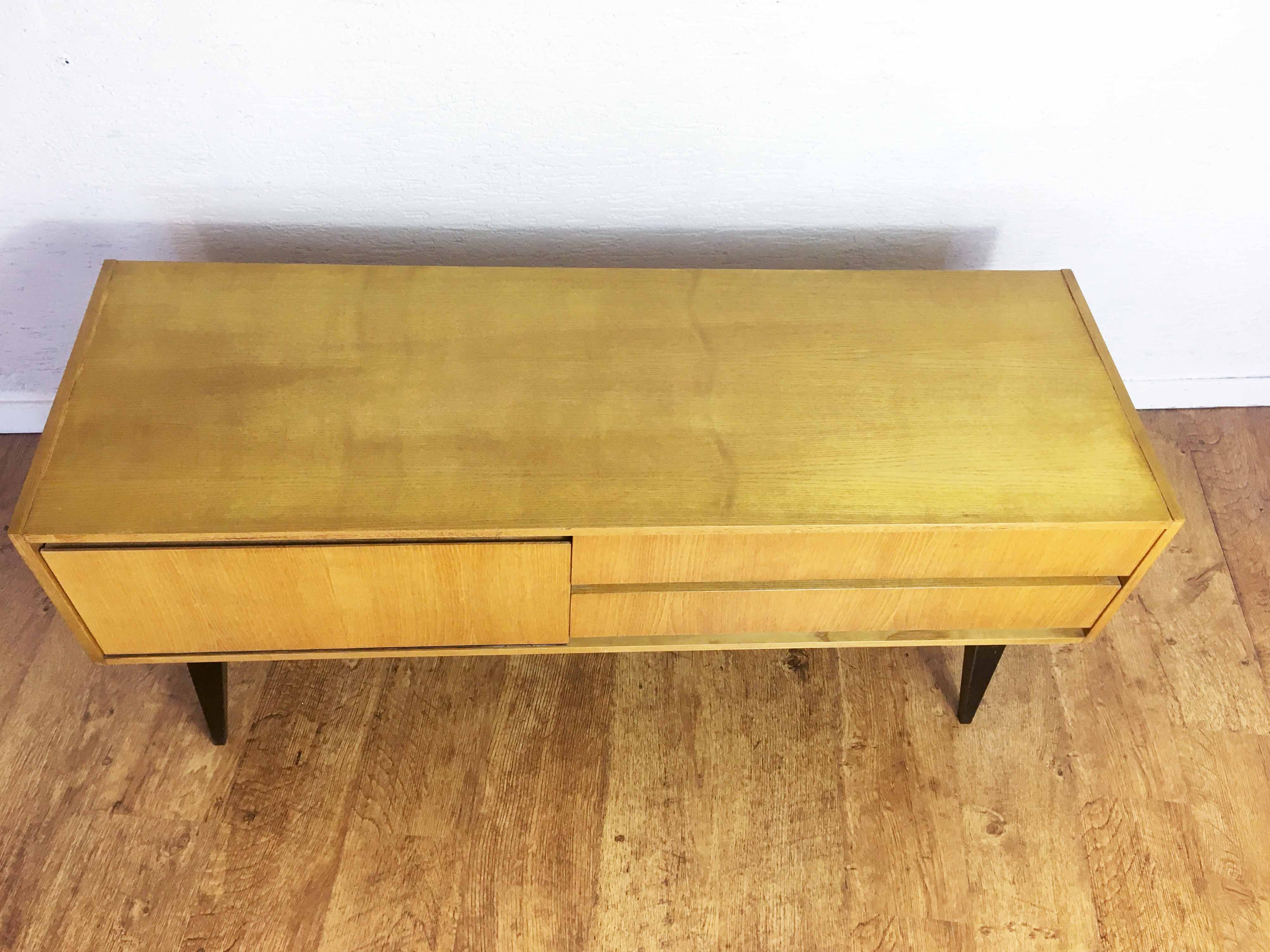 Meuble de rangement bas années 60