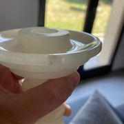 Paire de bougeoirs en albâtre