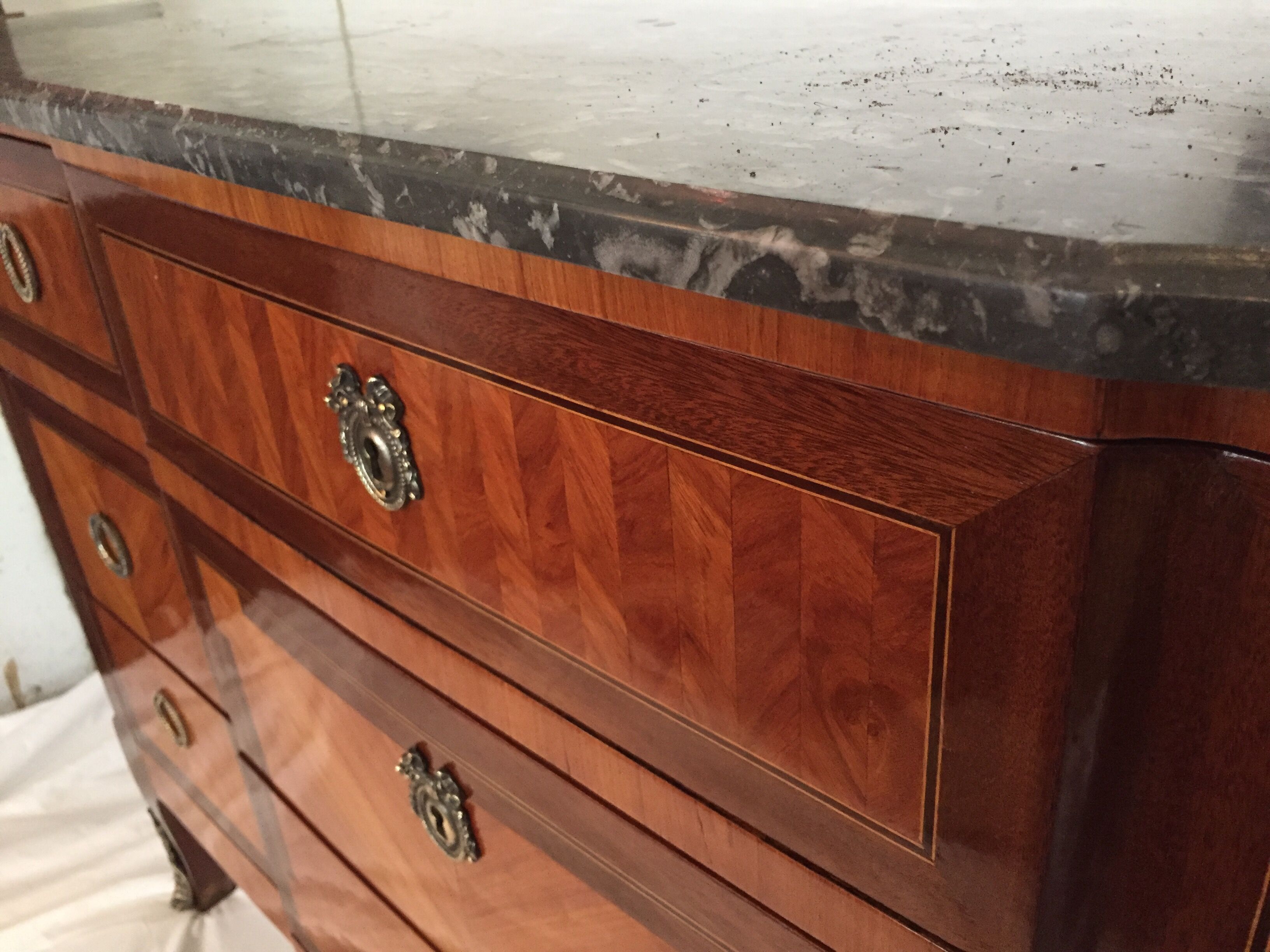 Commode style Louis XVI transition