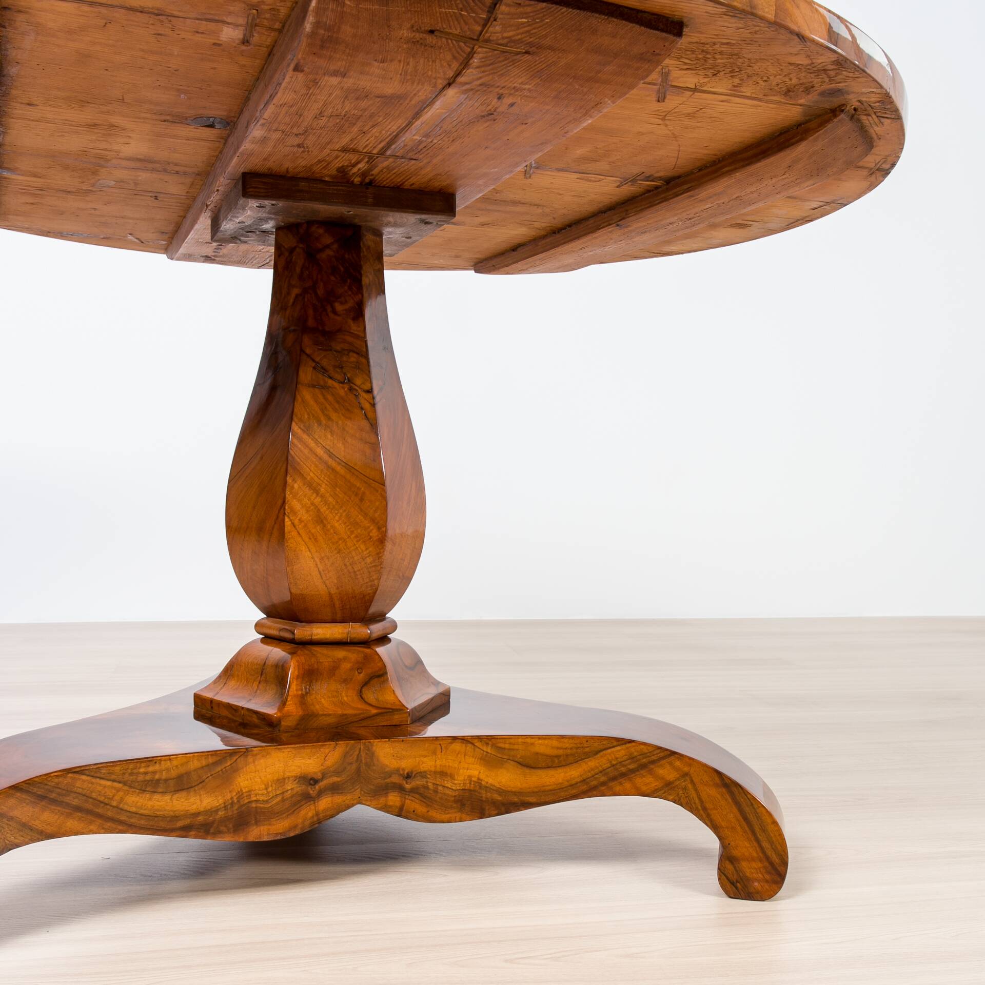 Biedermeier Period Round Walnut Table, Germany, circa 1840