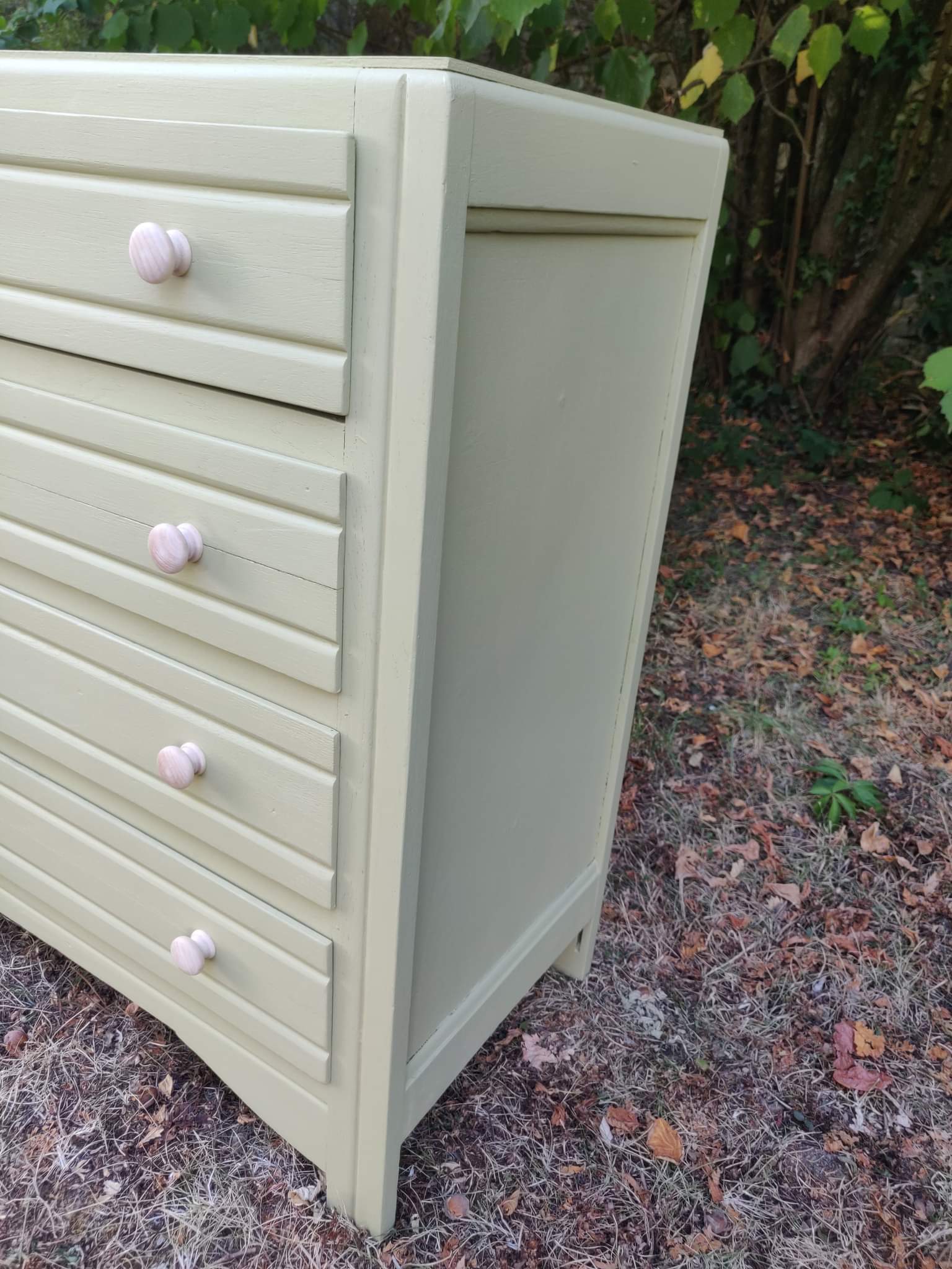 Antique chest of drawers