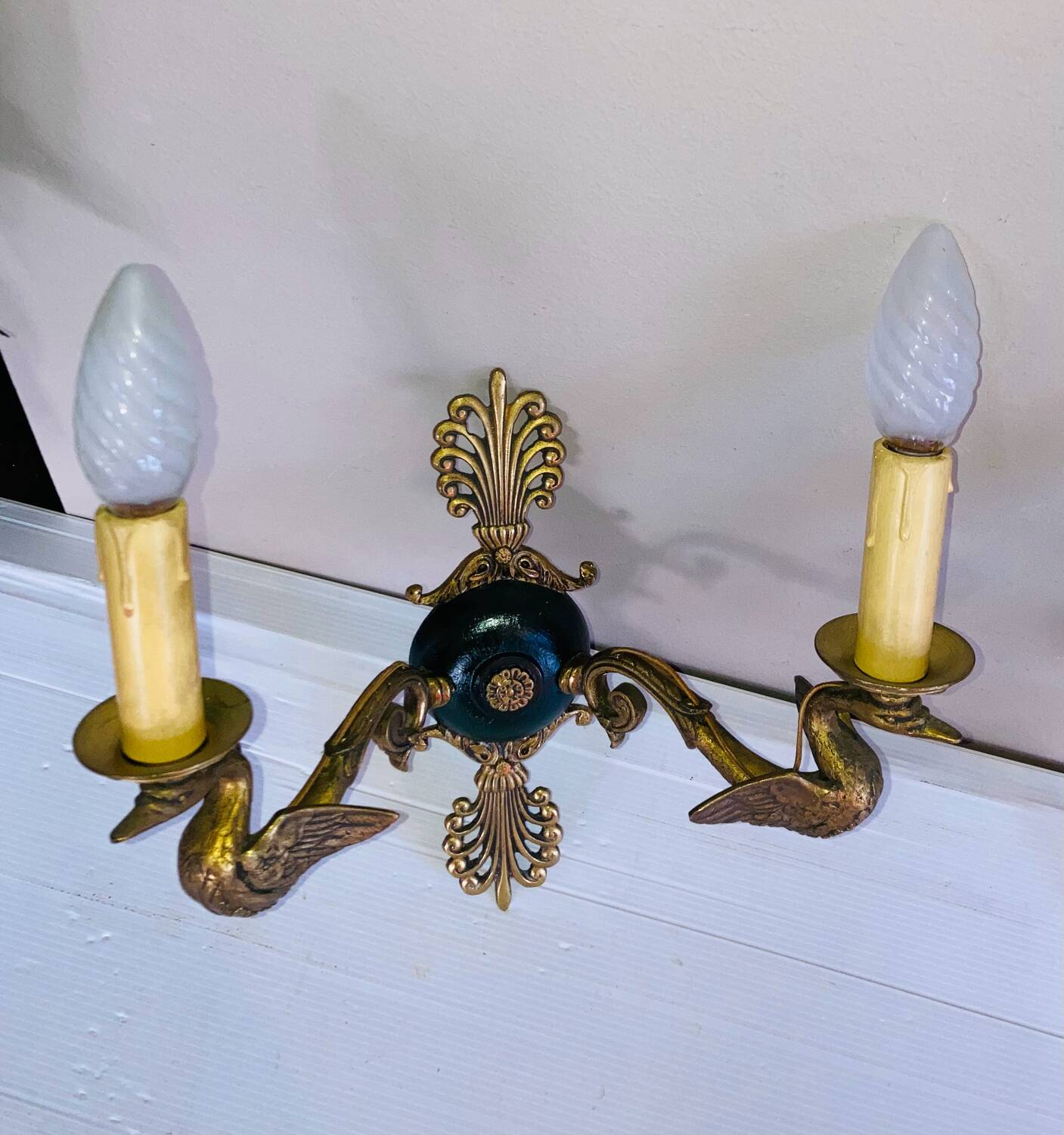 Empire bronze sconces with decorations of swans, palmettes and acanthus leaves