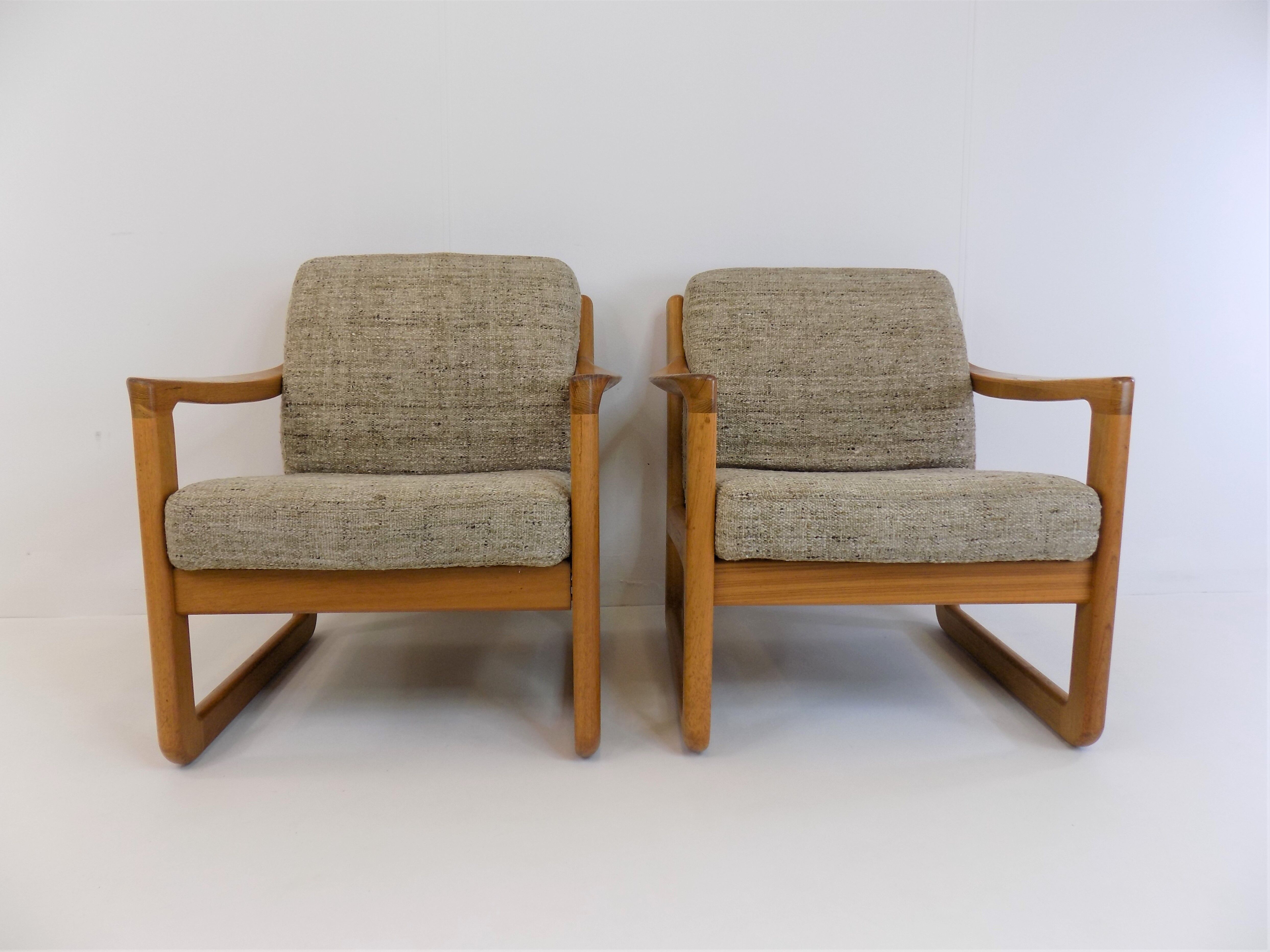 Paire de fauteuils par Johannes Andersen