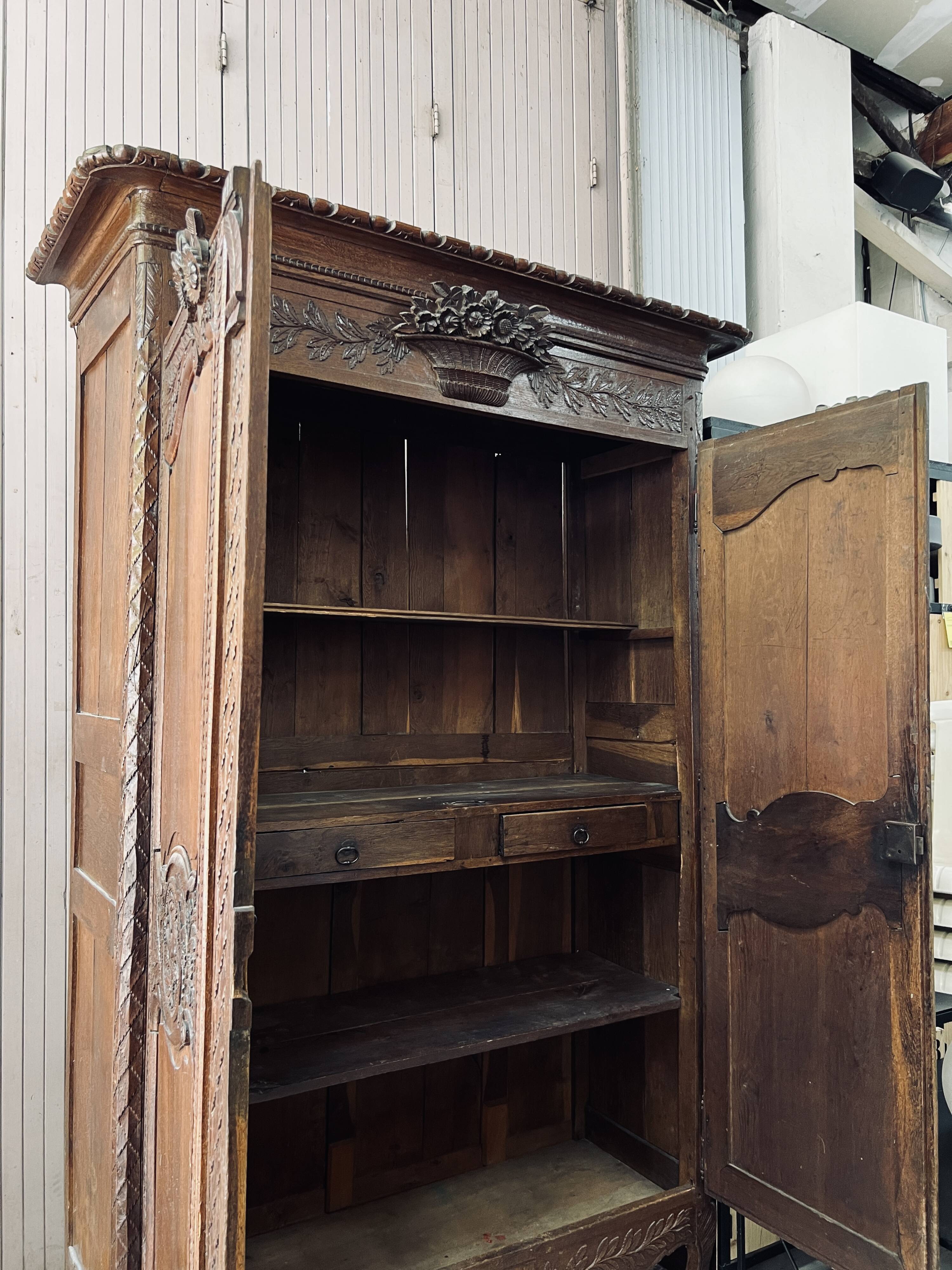 Norman wedding cabinet in oak eighteenth century