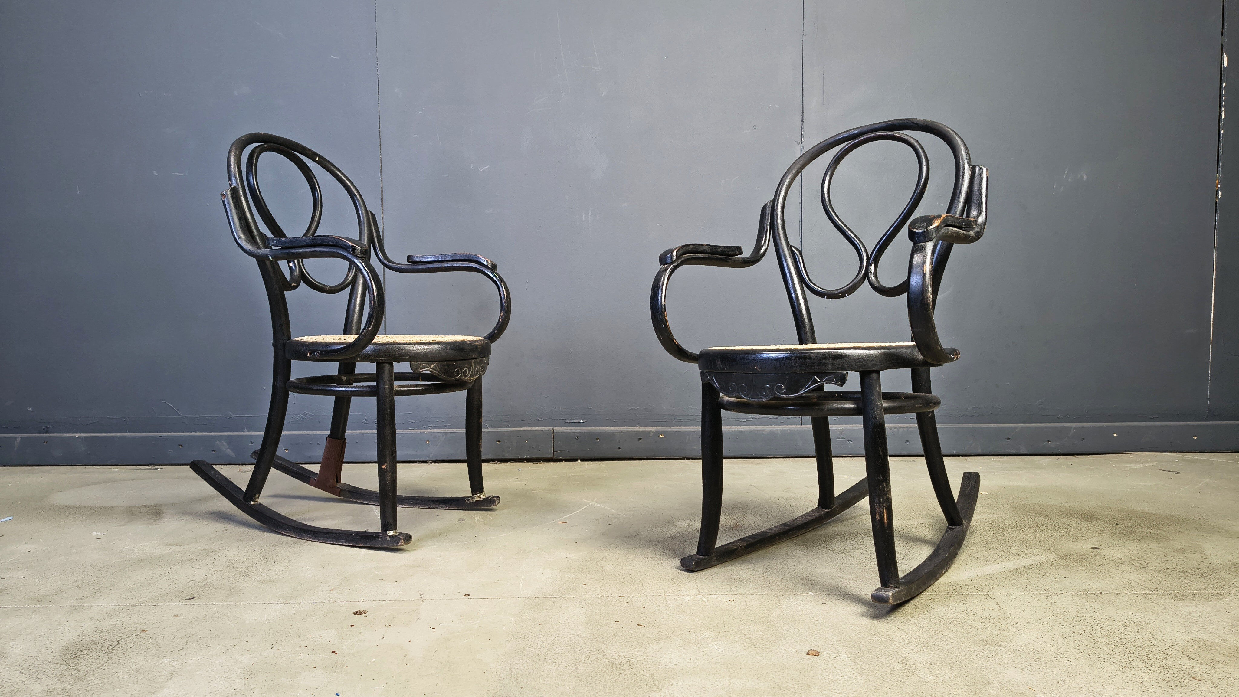 Pair of Art Nouveau rocking chairs, 1910s