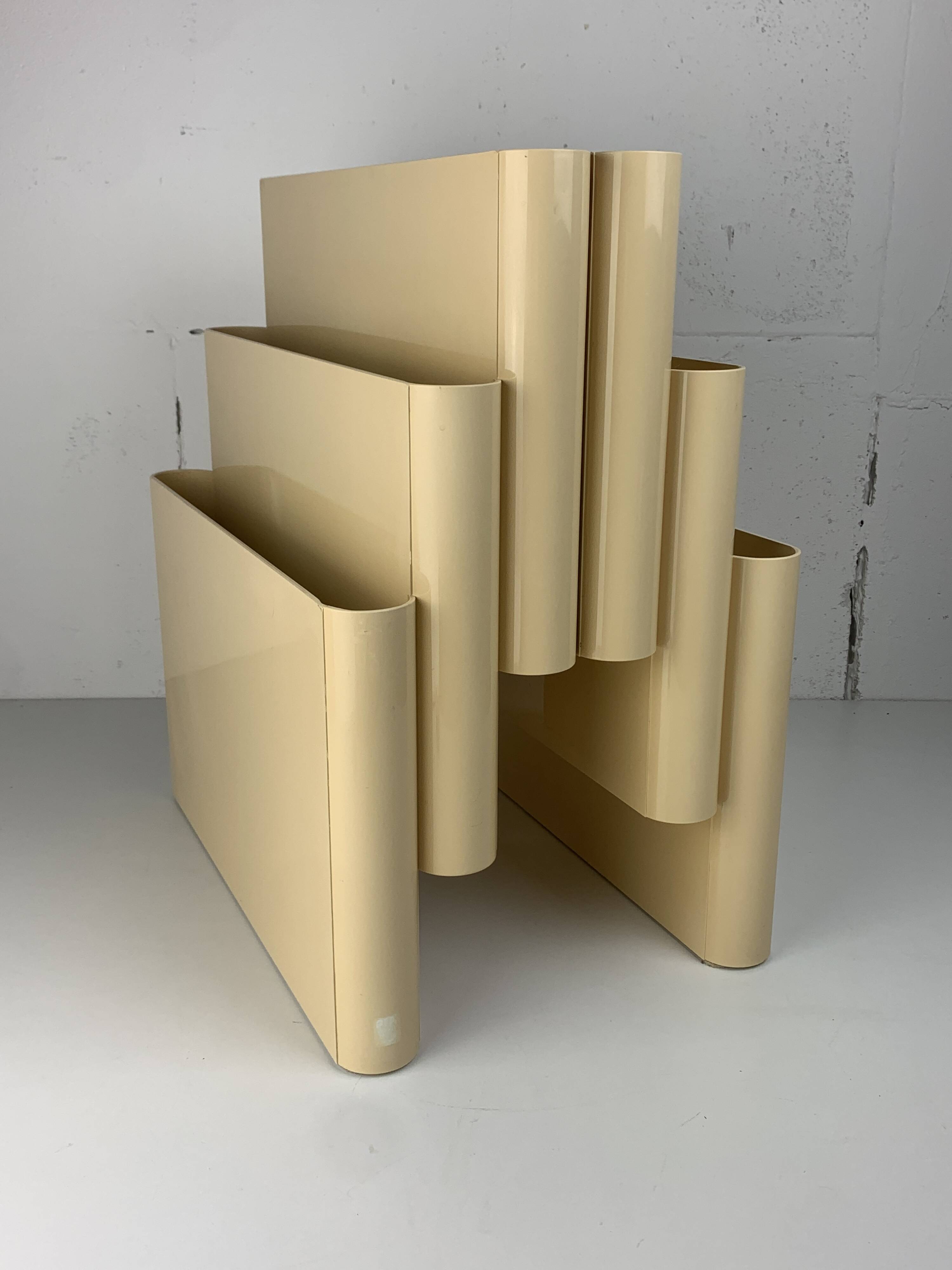 Beige off white Magazine Rack by Giotto Stoppino for Kartell, Italy, 1970s