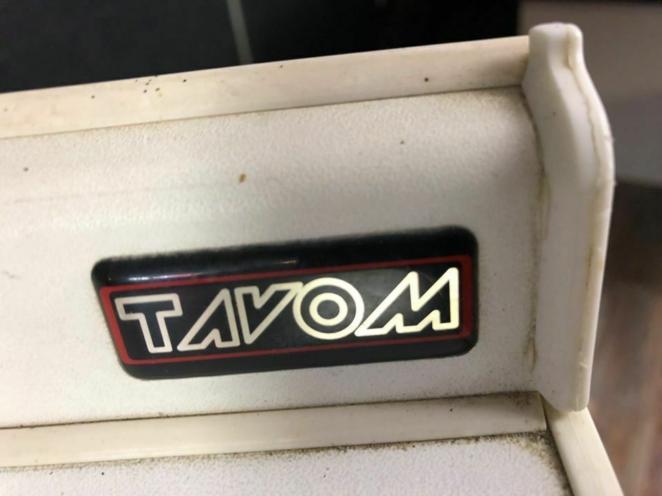 Dentist's furniture of the 50s in sheet metal brand Tavom.