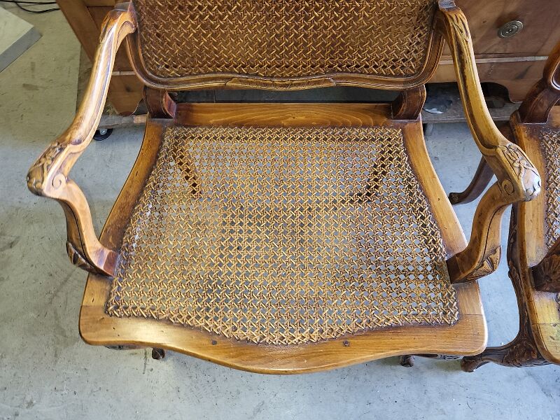 Paire de fauteuils cannes de style Louis XV