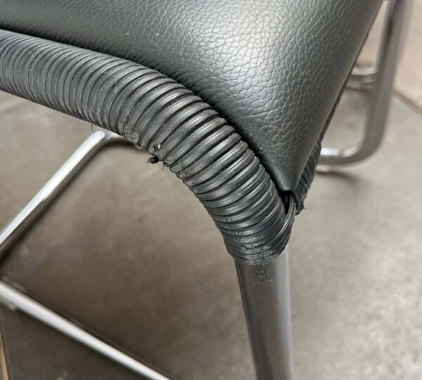 Chaises cantilever allemandes B25 grises avec coussins en cuir fixes de Tecta par Tecta et Jean Prouvé, ensemble de 2
