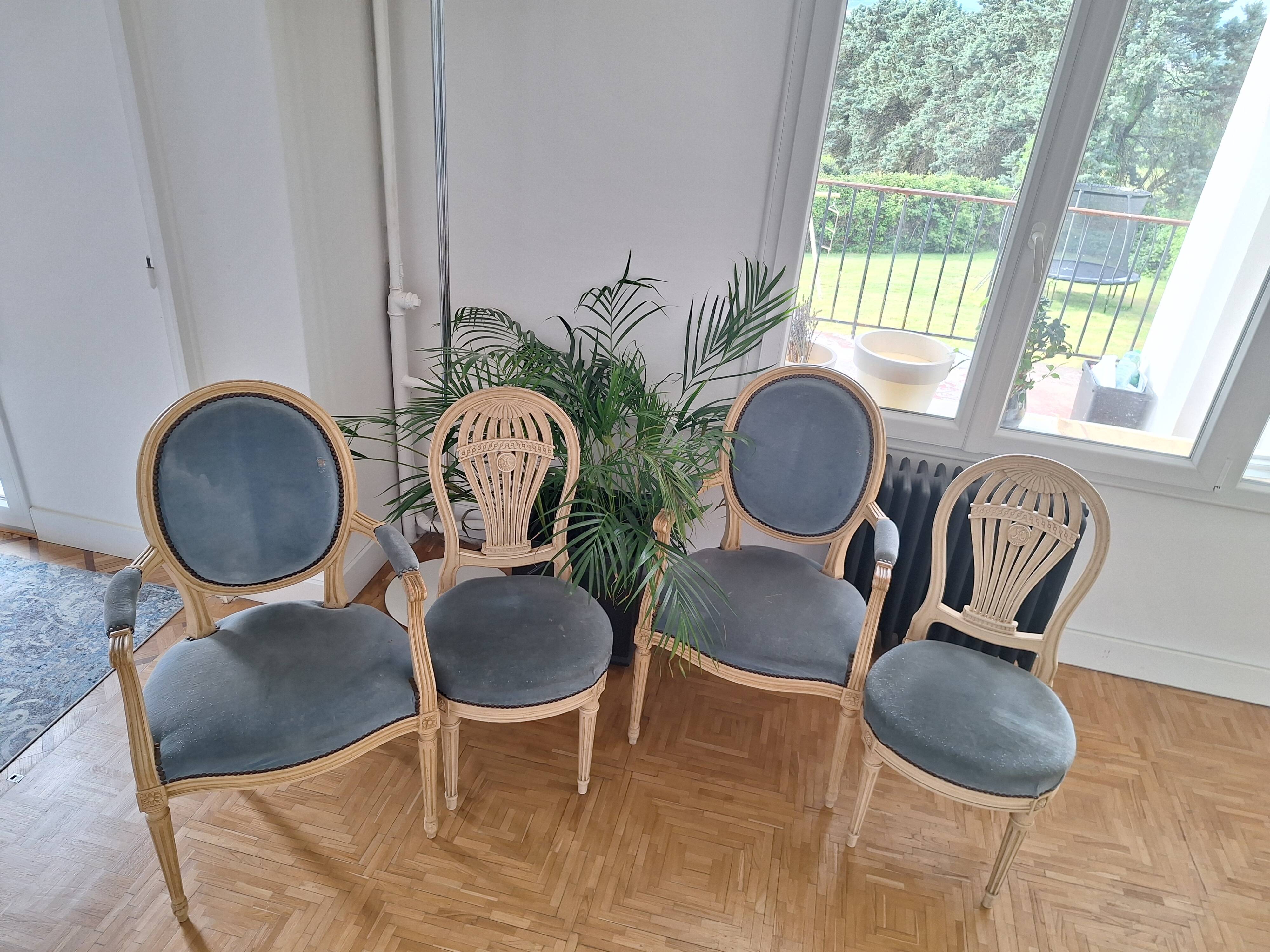 Lot de 2 fauteuils et 4 chaises style Louis XVI dossier Mongolfière