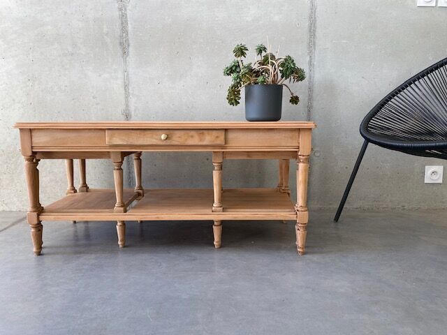 Coffee table double pull-out trays