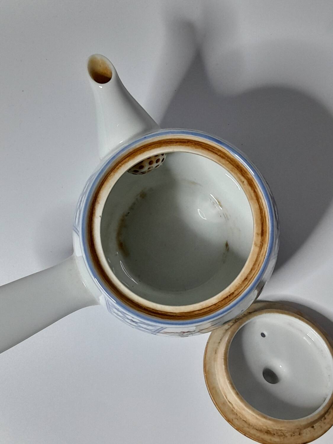 Japanese Kyūsu teapot in Arita porcelain, Imari floral decoration.