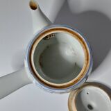 Japanese Kyūsu teapot in Arita porcelain, Imari floral decoration.