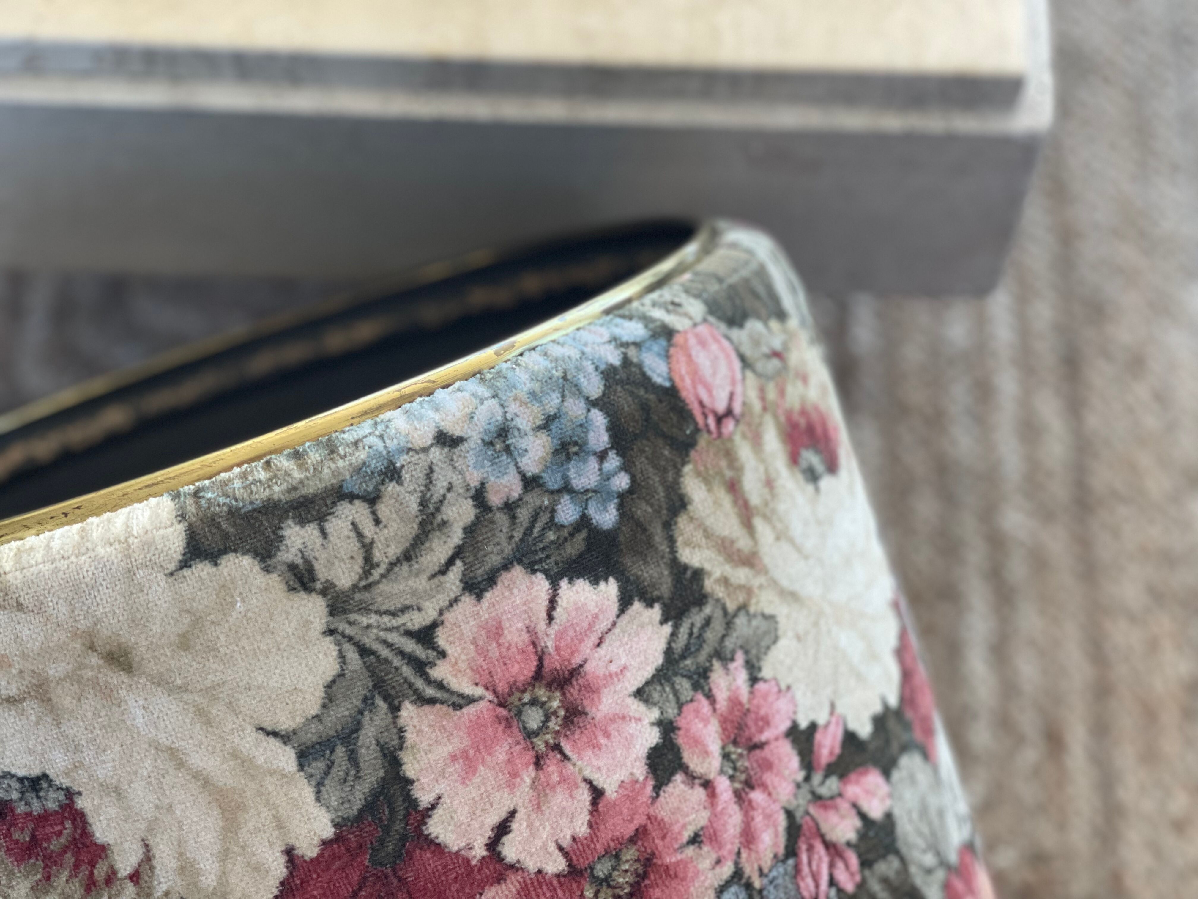 Pouf en velours 1970