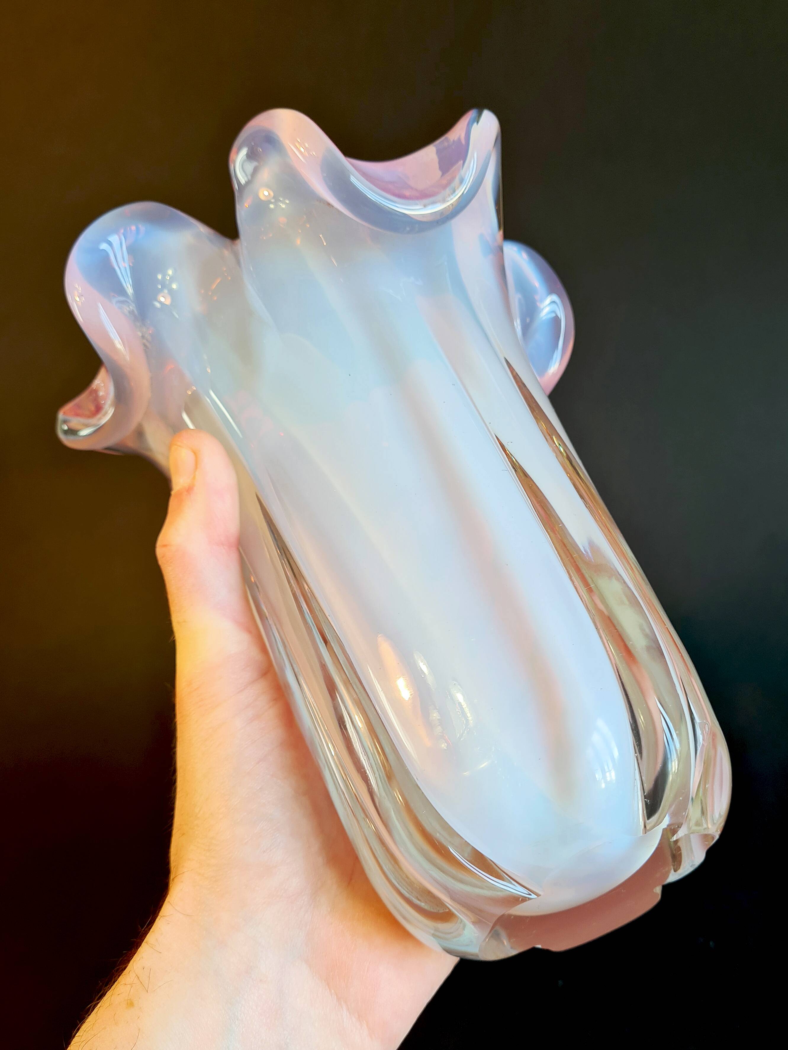 “Fleur Opaline” vase in glass