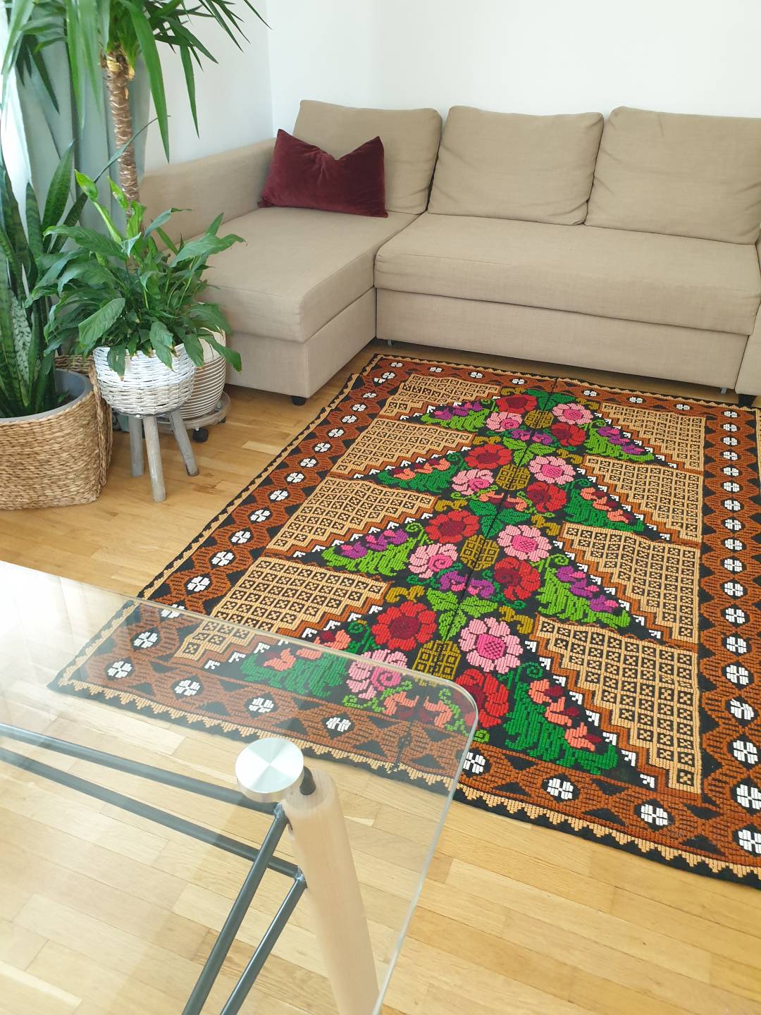 Brown wool rug with colorful boho flowers 142x196cm