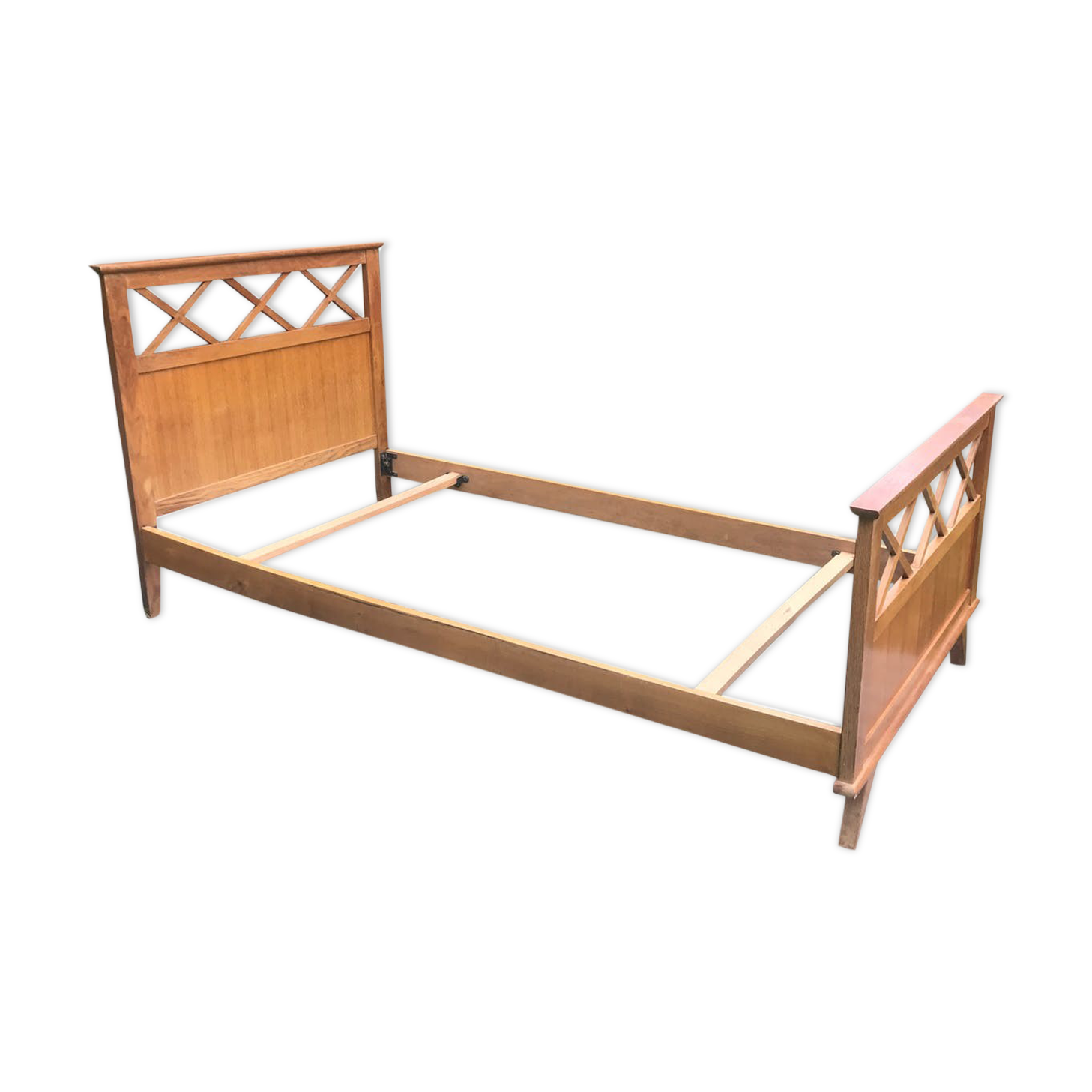 Bed with braces and feet compas vintage