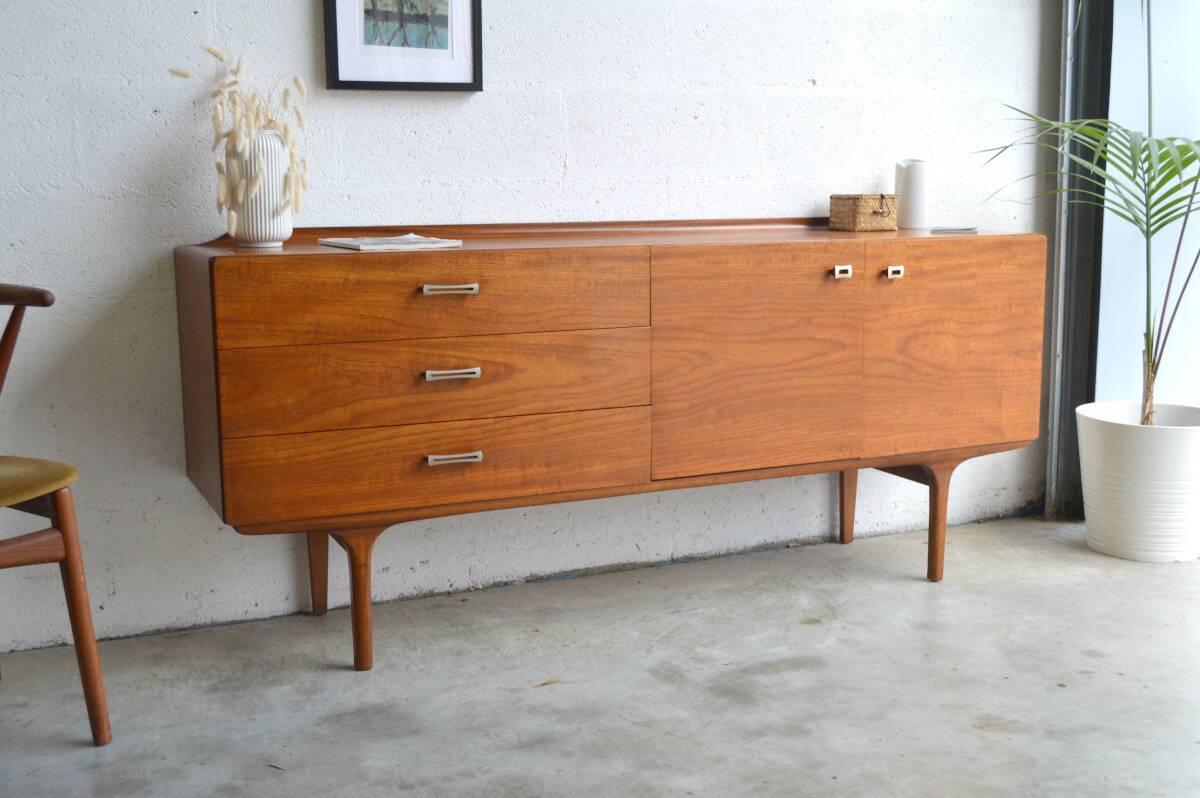Vintage metal handles enfilade 183cm