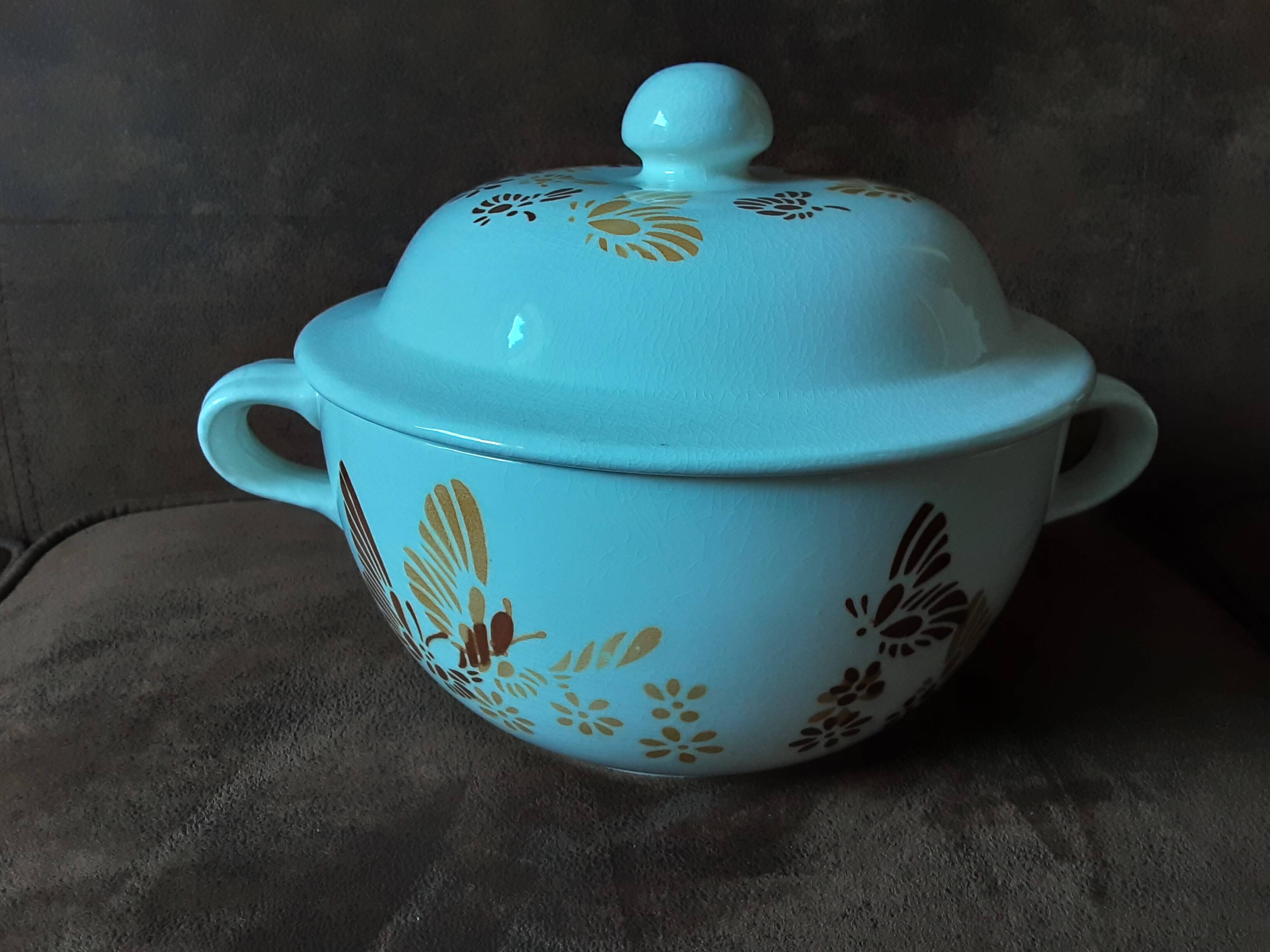 Sarreguemines soup tureen and lid