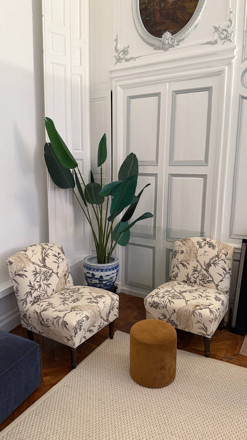 Paire de chauffeuses — tissu chinoiserie oiseaux exotiques