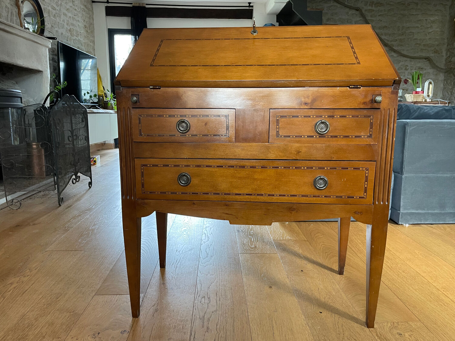 Secretary with drop-leaf in Louis XVI style – patinated wood and interior co