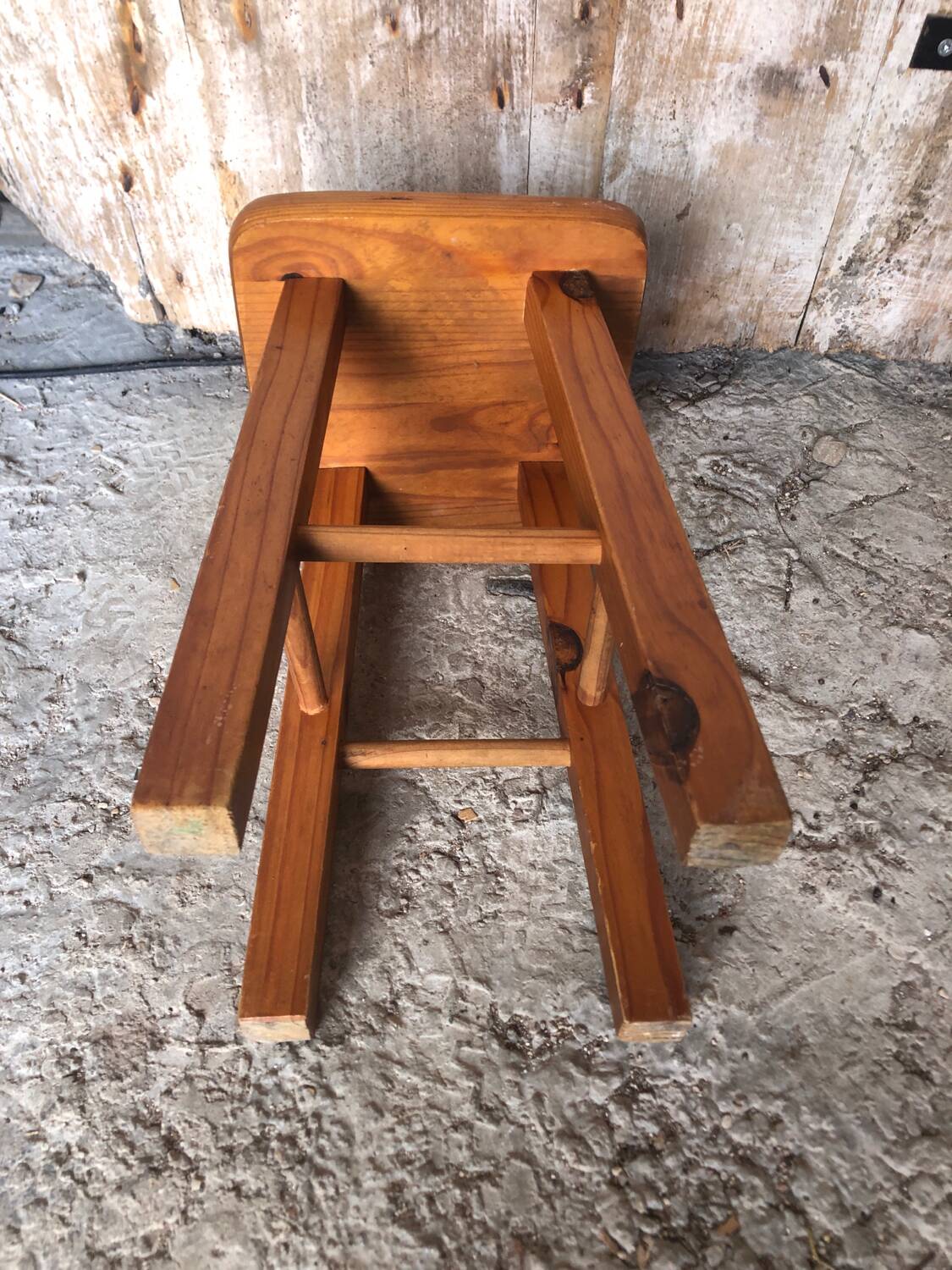 Ancien tabouret bois clair vintage