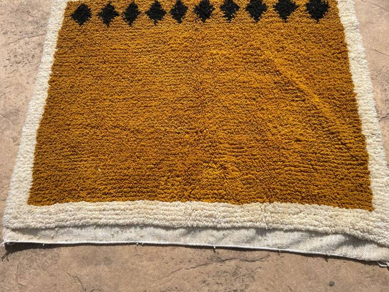 Tapis beni ouraine tissè main traditionnelle taille 200 x 300 cm