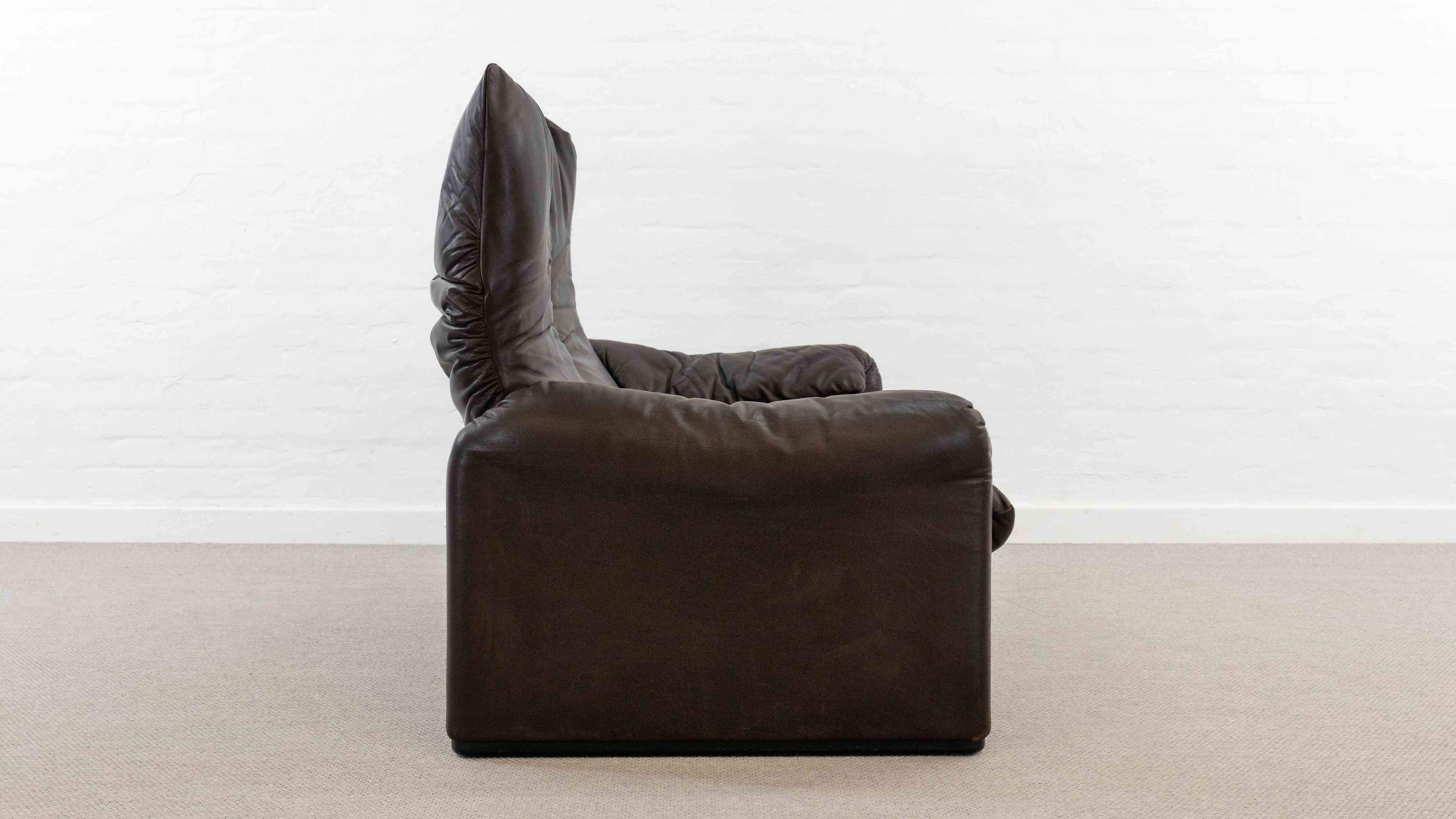 Brown leather 2-seater sofa Cassina Maralunga by Vico Magistretti