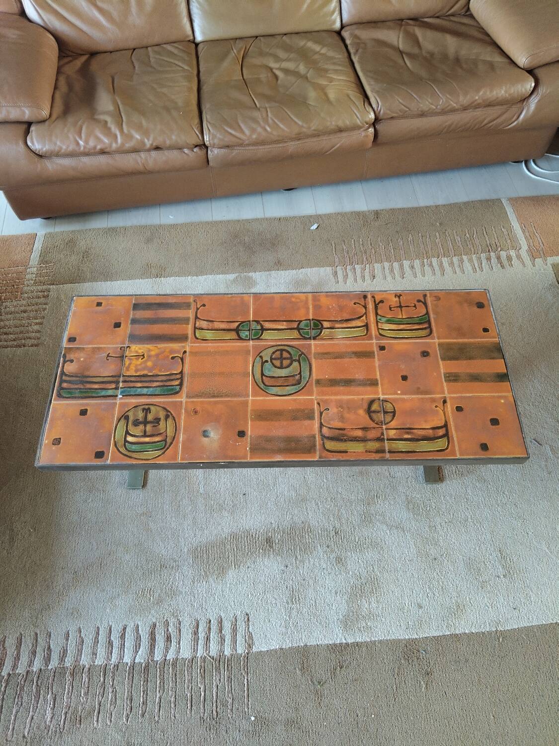 Table basse vintage en céramique – motif drakkar – design années 70