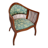 Elegante Poltrona da Camera in Ciliegio Intarsiato