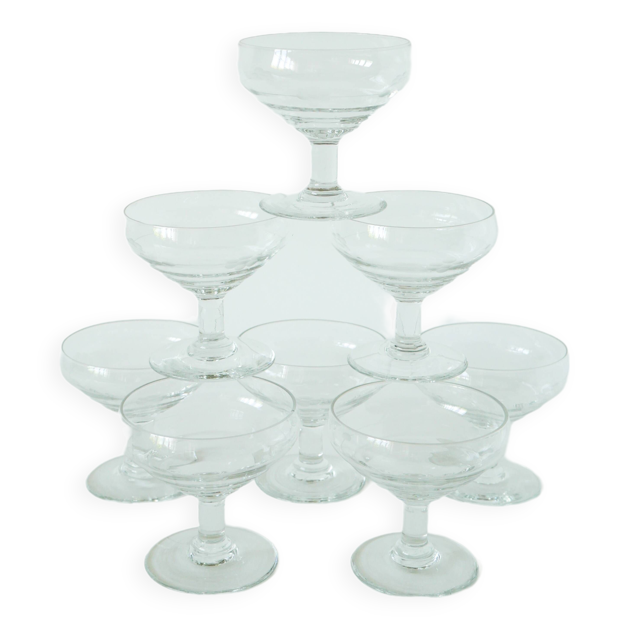 Set of 8 engraved champagne glasses, flower motifs, 1960