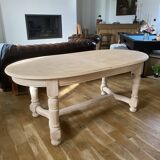 Oval table with integrated extension