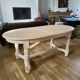 Table ovale avec rallonge intégrée