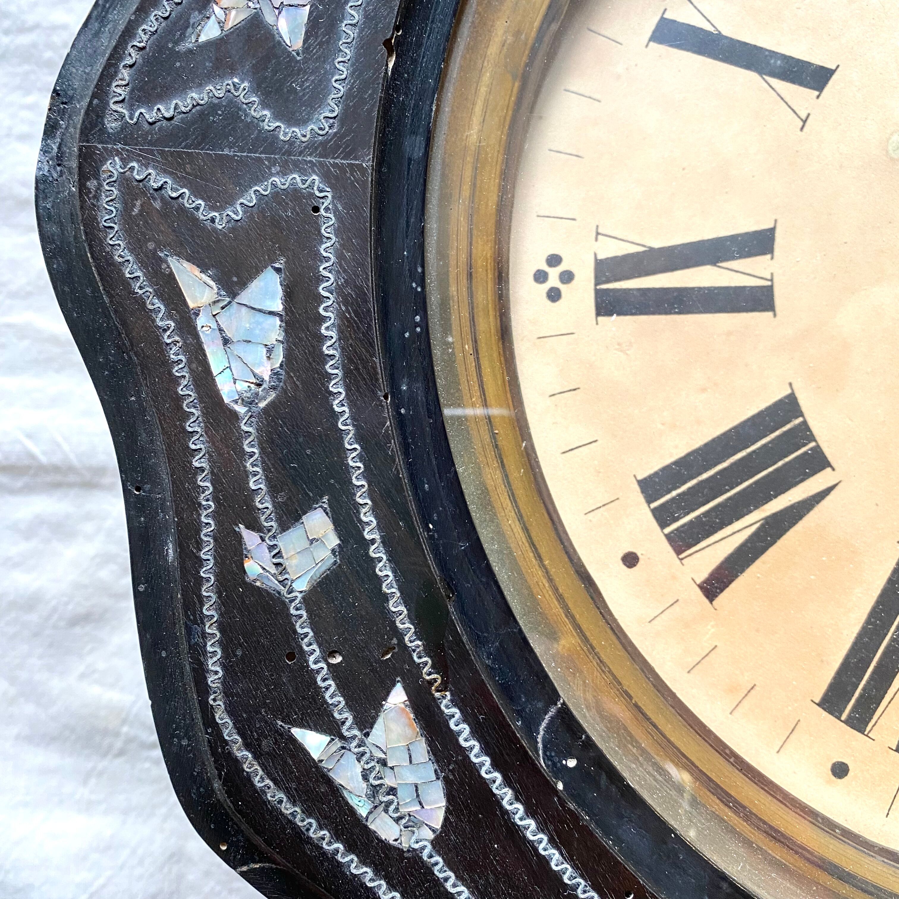 Horloge ancienne œil de bœuf bois et nacre