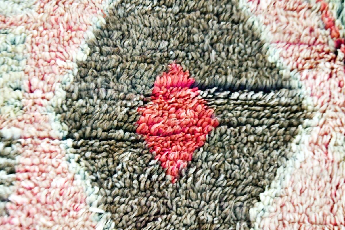 Moroccan Berber rug Boujaad vintage 306 x 179 cm Excellent condition