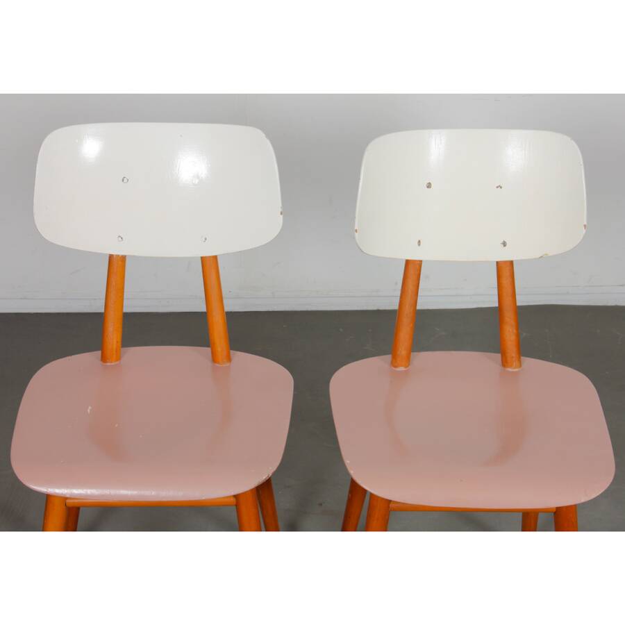 Suite de 4 chaises produites par Ton, 1960