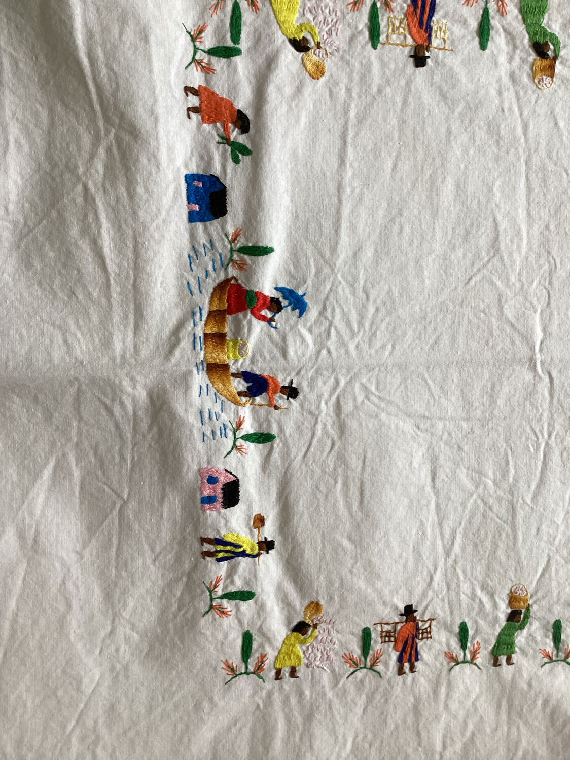 Hand-embroidered tablecloth Malagasy crafts