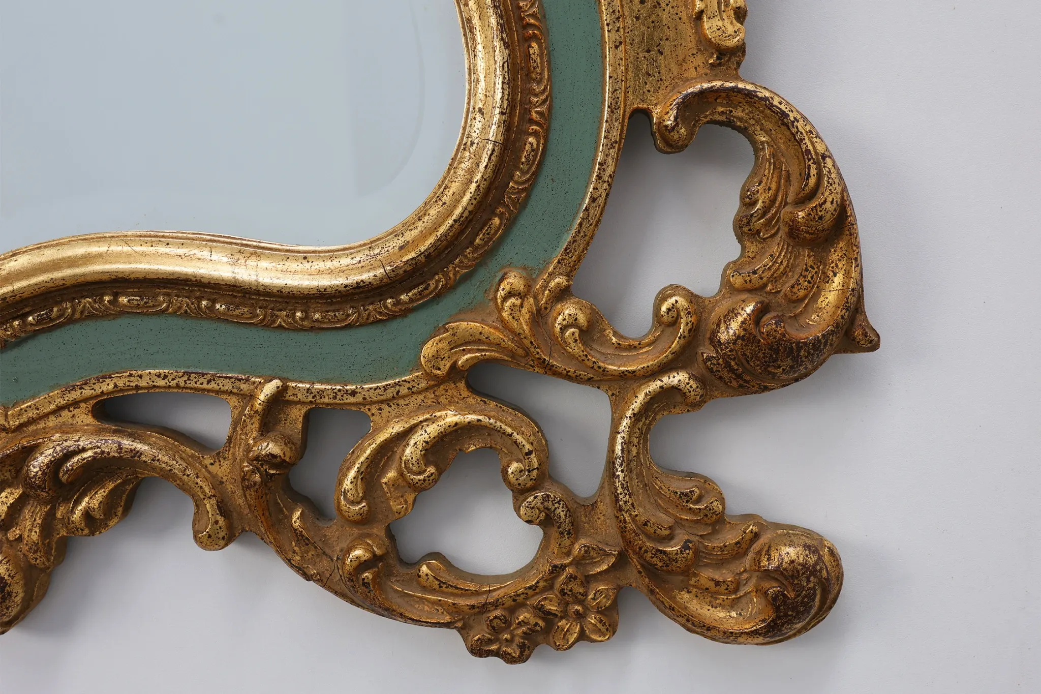 Florentine Style Gilt Mirror with Acanthus Scrolls, Italy, 20th Century